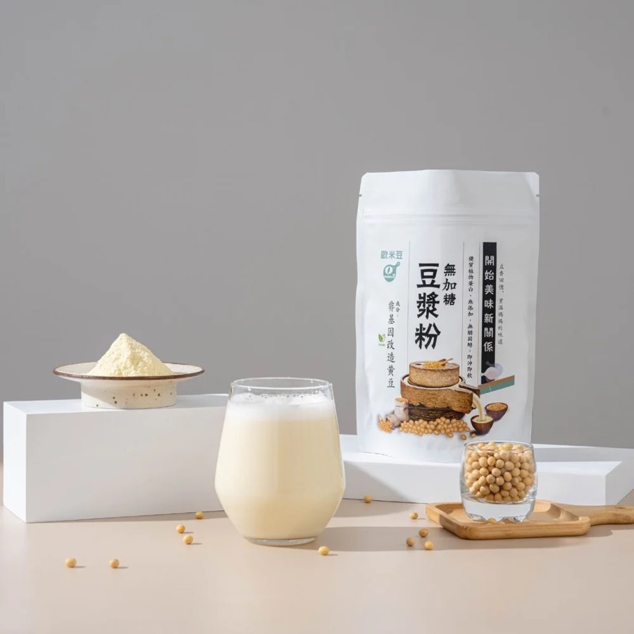 歐米豆無加糖豆漿粉，豆漿粉包裝與一杯豆漿